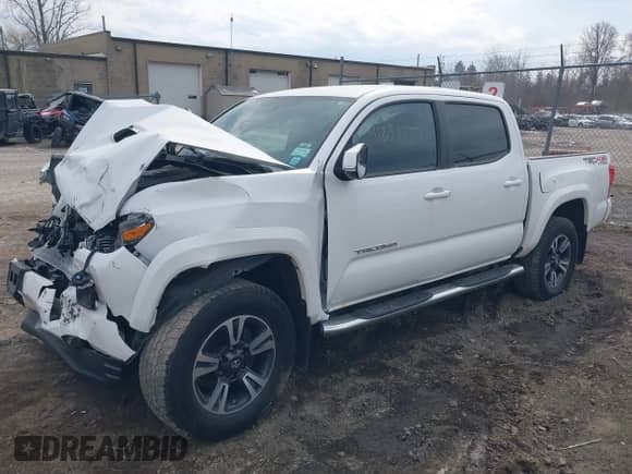 2017 Toyota Tacoma SR5 с VIN 3TMCZ5AN3HM106655, выставлен на аукционе IAAI как лот 41838777 с пробегом 63 740 миль миль и . История ставок и продаж доступна на DreamBid. Изображение 23.