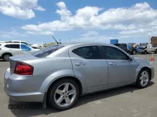 2013 Dodge Avenger SE с VIN 1C3CDZAB3DN650976, выставлен на аукционе Copart как лот 70727985 с пробегом 142 228 миль миль и Списание • Salvage title. История ставок и продаж доступна на DreamBid. Изображение 3.