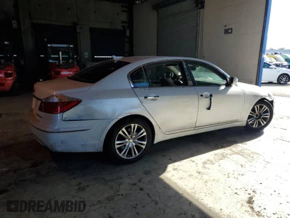 2010 Hyundai Genesis с VIN KMHGC4DF2AU087238, выставлен на аукционе Copart как лот 82578325 с пробегом 135 687 миль миль и Чистый • Clean title. История ставок и продаж доступна на DreamBid. Изображение 3.