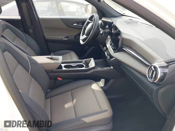 2025 Chevrolet Equinox AWD LT z VIN 3GNAXPEG0SL225403, wystawiony jako IAAI lot #41939132 z przebiegiem 9 788 mil mil oraz . Historia ofert i sprzedaży dostępna na DreamBid. Obrazek 5.