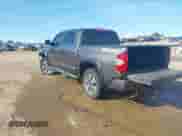2017 Toyota Tundra Platinum с VIN 5TFAY5F15HX627757, выставлен на аукционе IAAI как лот 41155707 с пробегом 90 675 миль миль и . История ставок и продаж доступна на DreamBid. Изображение 3.