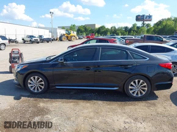 2015 Hyundai Sonata Limited z VIN 5NPE34AFXFH020419, wystawiony jako IAAI lot #42991086 z przebiegiem 129 913 mil mil oraz . Historia ofert i sprzedaży dostępna na DreamBid. Obrazek 14.