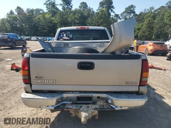 2003 GMC Sierra 1500 SLE с VIN 2GTEC19T631232398, выставлен на аукционе Copart как лот 70163215 с пробегом 375 402 миль миль и Списание • Salvage title. История ставок и продаж доступна на DreamBid. Изображение 6.