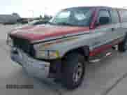 1998 Dodge 1500 z VIN 1B7HF13Y5WJ180264, wystawiony jako IAAI lot #41858346 z przebiegiem 117 340 mil mil oraz . Historia ofert i sprzedaży dostępna na DreamBid. Obrazek 6.
