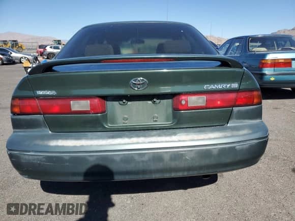 1999 Toyota Camry LE z VIN JT2BG28KXX0359137, wystawiony jako Copart lot #85011045 z przebiegiem 158 951 mil mil oraz Czysty tytuł • Clean title. Historia ofert i sprzedaży dostępna na DreamBid. Obrazek 6.