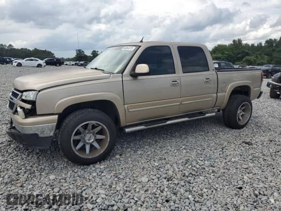 2007 Chevrolet Silverado 1500 LS with VIN 2GCEC13V071126271, listed as a Copart auction lot 68864375 with 155,833 mi miles and Salvage title. Bid and sale history available at DreamBid. Image 1.