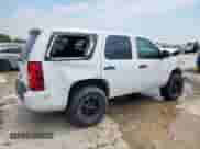 2010 Chevrolet Tahoe Commercial z VIN 1GNUKAE01AR285841, wystawiony jako Copart lot #70548475 z przebiegiem Nie podano mil oraz Szkoda całkowita • Salvage title. Historia ofert i sprzedaży dostępna na DreamBid. Obrazek 3.