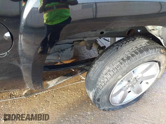 2012 GMC Sierra 1500 SLT z VIN 3GTP1WE00CG252712, wystawiony jako IAAI lot #41520721 z przebiegiem 217 013 mil mil oraz . Historia ofert i sprzedaży dostępna na DreamBid. Obrazek 17.