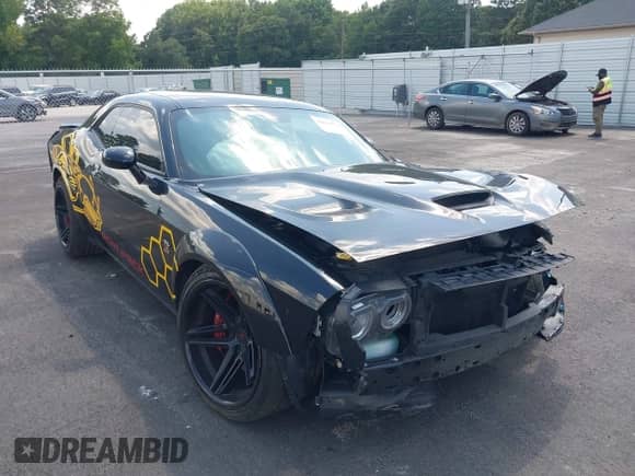 2022 Dodge Challenger R/T Scat Pack Widebody z VIN 2C3CDZFJ3NH151508, wystawiony jako IAAI lot #42812032 z przebiegiem 26 122 mil mil oraz . Historia ofert i sprzedaży dostępna na DreamBid. Obrazek 1.