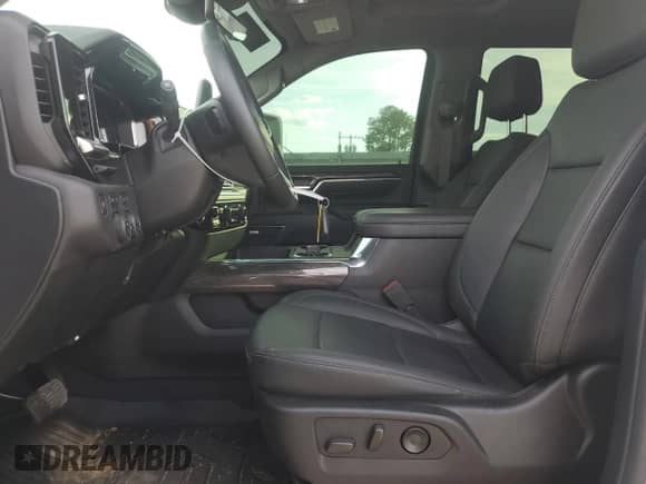 2024 Chevrolet Silverado 2500HD LTZ z VIN 2GC4YPEY8R1188561, wystawiony jako Copart lot #61419725 z przebiegiem 13 902 mil mil oraz Szkoda całkowita • Salvage title. Historia ofert i sprzedaży dostępna na DreamBid. Obrazek 7.