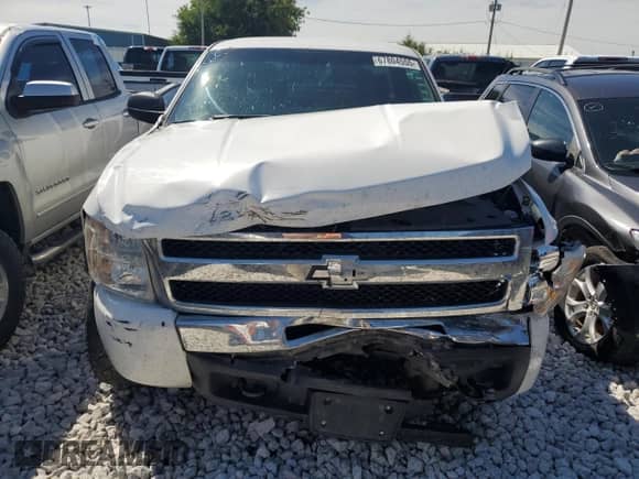 2010 Chevrolet Silverado 1500 Work Truck z VIN 1GCSKPE38AZ298731, wystawiony jako Copart lot #67804555 z przebiegiem Nie podano mil oraz Szkoda całkowita • Salvage title. Historia ofert i sprzedaży dostępna na DreamBid. Obrazek 5.
