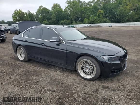 2014 BMW 3 Series 328i xDrive с VIN WBA3B5C5XEP543881, выставлен на аукционе Copart как лот 69576385 с пробегом 147 347 миль миль и Списание • Salvage title. История ставок и продаж доступна на DreamBid. Изображение 4.