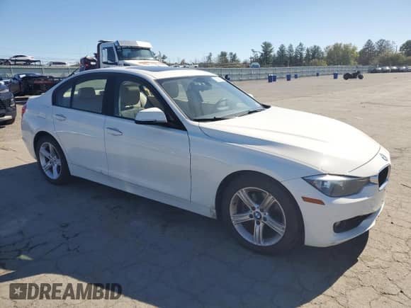 2014 BMW 3 Series 320i xDrive с VIN WBA3C3C57EF984309, выставлен на аукционе Copart как лот 82551365 с пробегом 195 114 миль миль и Чистый • Clean title. История ставок и продаж доступна на DreamBid. Изображение 4.