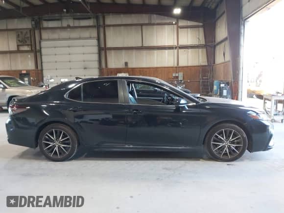 2021 Toyota Camry SE z VIN 4T1G11AKXMU471598, wystawiony jako IAAI lot #43060273 z przebiegiem 87 450 mil mil oraz . Historia ofert i sprzedaży dostępna na DreamBid. Obrazek 13.