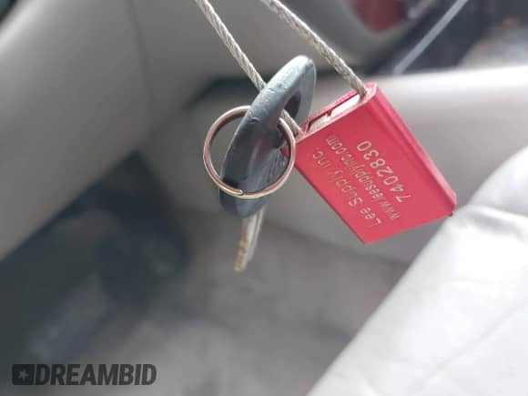 2009 Chevrolet Suburban 2LT z VIN 1GNFC26029R231745, wystawiony jako IAAI lot #43550358 z przebiegiem 388 966 mil mil oraz . Historia ofert i sprzedaży dostępna na DreamBid. Obrazek 11.