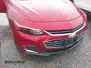 2016 Chevrolet Malibu LT z VIN 1G1ZE5ST5GF325787, wystawiony jako IAAI lot #41556484 z przebiegiem 110 612 mil mil oraz . Historia ofert i sprzedaży dostępna na DreamBid. Obrazek 6.