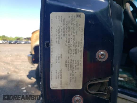 1995 Chevrolet Silverado 2500 с VIN 1GCFK24KXSZ147923, выставлен на аукционе Copart как лот 55606345 с пробегом Не указан миль и На запчасти • Non repairable. История ставок и продаж доступна на DreamBid. Изображение 12.
