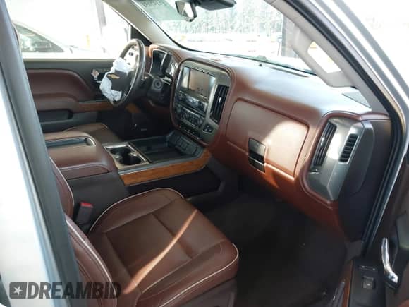 2014 Chevrolet Silverado 1500 High Country z VIN 3GCUKTEJXEG271648, wystawiony jako IAAI lot #43452051 z przebiegiem 119 705 mil mil oraz . Historia ofert i sprzedaży dostępna na DreamBid. Obrazek 5.