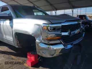 2017 Chevrolet Silverado 1500 LT z VIN 3GCPCRECXHG194539, wystawiony jako IAAI lot #43294157 z przebiegiem 81 136 mil mil oraz . Historia ofert i sprzedaży dostępna na DreamBid. Obrazek 6.