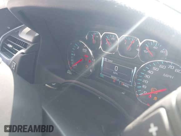 2018 Chevrolet Suburban LT z VIN 1GNSCHKC7JR317414, wystawiony jako IAAI lot #42874214 z przebiegiem 98 281 mil mil oraz . Historia ofert i sprzedaży dostępna na DreamBid. Obrazek 15.