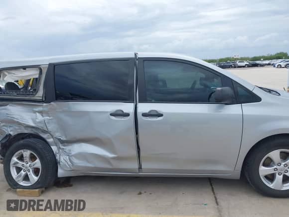 2016 Toyota Sienna L with VIN 5TDZK3DC0GS718601, listed as a IAAI auction lot 42649578 with 221,464 mi miles and . Bid and sale history available at DreamBid. Image 14.