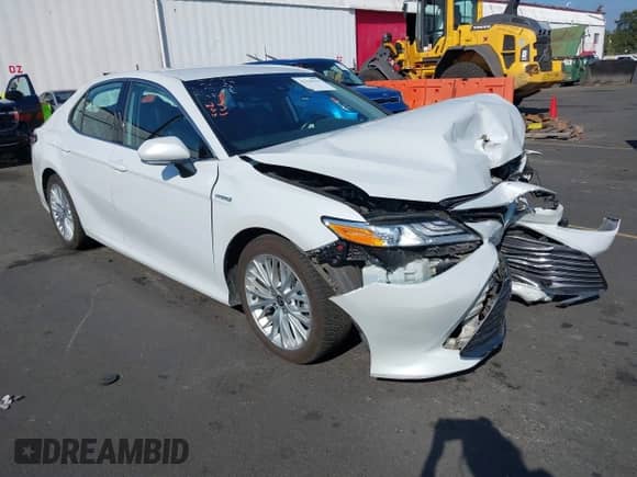 2020 Toyota Camry Hybrid XLE z VIN 4T1F31AK1LU541672, wystawiony jako IAAI lot #43125531 z przebiegiem 207 911 mil mil oraz . Historia ofert i sprzedaży dostępna na DreamBid. Obrazek 1.