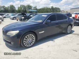2010 BMW 7 Series 750i z VIN WBAKA8C52ACY35588, wystawiony jako Copart lot #61625825 z przebiegiem 149 974 mil mil oraz Czysty tytuł • Clean title. Historia ofert i sprzedaży dostępna na DreamBid. Obrazek 1.