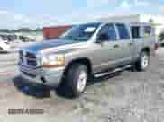 2006 Dodge 1500 SLT с VIN 1D7HU18N46S573029, выставлен на аукционе IAAI как лот 42501944 с пробегом 229 092 миль миль и . История ставок и продаж доступна на DreamBid. Изображение 2.