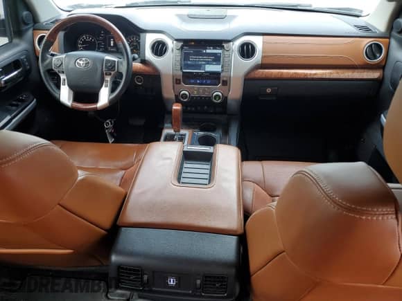 2020 Toyota Tundra Platinum с VIN 5TFGY5F17LX263151, выставлен на аукционе Copart как лот 65772464 с пробегом 104 218 миль миль и Списание • Salvage title. История ставок и продаж доступна на DreamBid. Изображение 8.