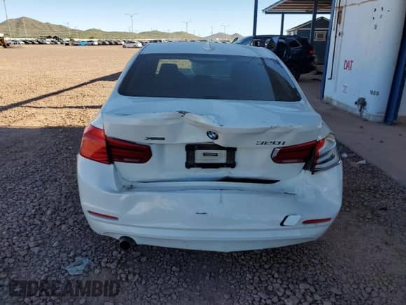 2016 BMW 3 Series 320i xDrive с VIN WBA8A3C55GK551478, выставлен на аукционе Copart как лот 85953825 с пробегом 28 082 миль миль и Списание • Salvage title. История ставок и продаж доступна на DreamBid. Изображение 6.