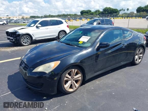 2010 Hyundai Genesis Coupe Track z VIN KMHHT6KD0AU041697, wystawiony jako IAAI lot #43233486 z przebiegiem 107 640 mil mil oraz . Historia ofert i sprzedaży dostępna na DreamBid. Obrazek 18.
