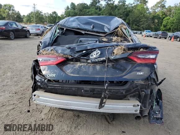 2021 Toyota Camry SE z VIN 4T1S11AKXMU459476, wystawiony jako Copart lot #59846255 z przebiegiem Nie podano mil oraz Szkoda całkowita • Salvage title. Historia ofert i sprzedaży dostępna na DreamBid. Obrazek 6.