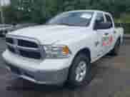 2019 Ram 1500 Tradesman z VIN 3C6RR7KG7KG657870, wystawiony jako IAAI lot #43054147 z przebiegiem 125 341 mil mil oraz . Historia ofert i sprzedaży dostępna na DreamBid. Obrazek 2.