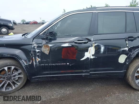 2023 Jeep Grand Cherokee Overland with VIN 1C4RJHDG2PC516797, listed as a IAAI auction lot 42026063 with 25,808 mi miles and . Bid and sale history available at DreamBid. Image 17.