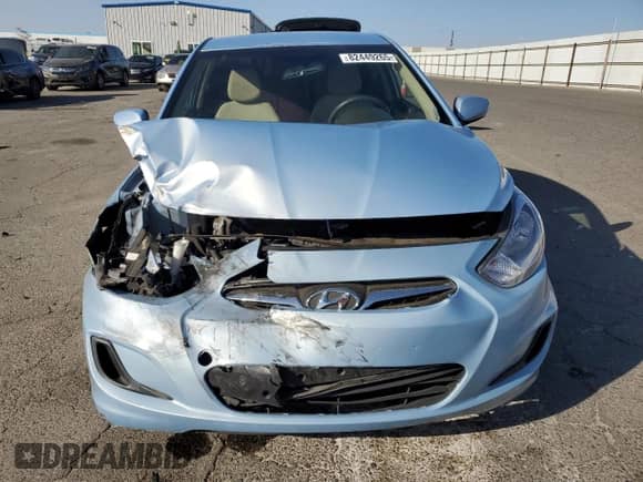 2013 Hyundai Accent GLS z VIN KMHCT4AE7DU521782, wystawiony jako Copart lot #82449265 z przebiegiem 111 826 mil mil oraz Szkoda całkowita • Salvage title. Historia ofert i sprzedaży dostępna na DreamBid. Obrazek 5.