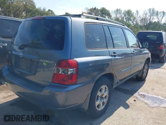 2004 Toyota Highlander with VIN JTEDP21AX40040779, listed as a IAAI auction lot 43489175 with 271,961 mi miles and . Bid and sale history available at DreamBid. Image 4.