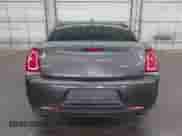 2016 Chrysler 300 S с VIN 2C3CCAGG5GH334807, выставлен на аукционе IAAI как лот 42799799 с пробегом 76 468 миль миль и . История ставок и продаж доступна на DreamBid. Изображение 17.