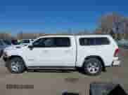 2024 Ram 1500 Big Horn z VIN 1C6SRFFT2RN119324, wystawiony jako IAAI lot #42025347 z przebiegiem 54 131 mil mil oraz . Historia ofert i sprzedaży dostępna na DreamBid. Obrazek 14.