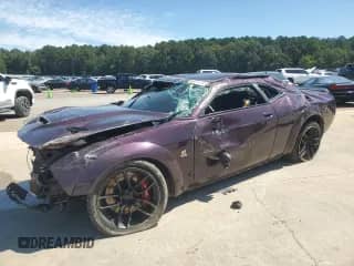 2021 Dodge Challenger R/T Scat Pack Widebody z VIN 2C3CDZFJ7MH526895, wystawiony jako Copart lot #71698935 z przebiegiem 75 672 mil mil oraz Czysty tytuł • Clean title. Historia ofert i sprzedaży dostępna na DreamBid. Obrazek 1.