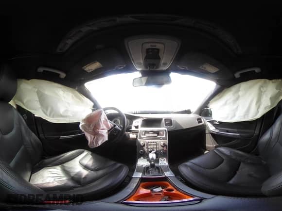 2013 Volvo S60 T6 R-Design Platinum с VIN YV1902FH6D2196210, выставлен на аукционе IAAI как лот 42623606 с пробегом 335 031 миль миль и . История ставок и продаж доступна на DreamBid. Изображение 18.