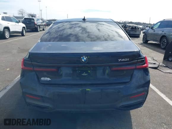 2021 BMW 7 Series 740i z VIN WBA7T2C03MCF58569, wystawiony jako IAAI lot #41662350 z przebiegiem 41 303 mil mil oraz . Historia ofert i sprzedaży dostępna na DreamBid. Obrazek 16.