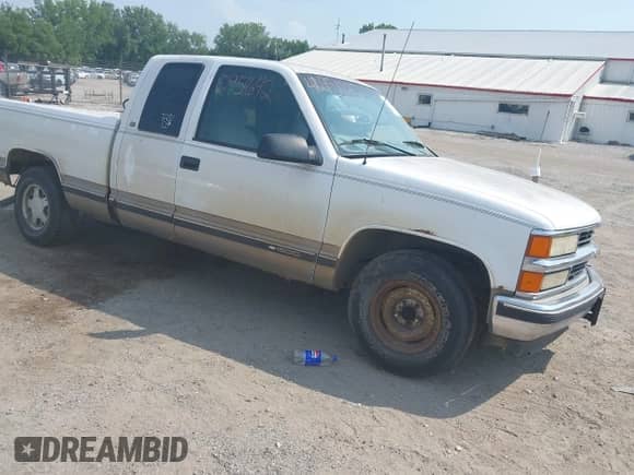 1998 Chevrolet Silverado 1500 z VIN 2GCEC19M2W1160841, wystawiony jako IAAI lot #42951642 z przebiegiem 237 538 mil mil oraz . Historia ofert i sprzedaży dostępna na DreamBid. Obrazek 1.