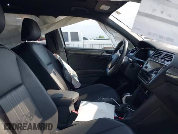 2024 Volkswagen Tiguan SE R-Line Black с VIN 3VVCB7AX3RM072205, выставлен на аукционе IAAI как лот 42040966 с пробегом 13 773 миль миль и . История ставок и продаж доступна на DreamBid. Изображение 5.