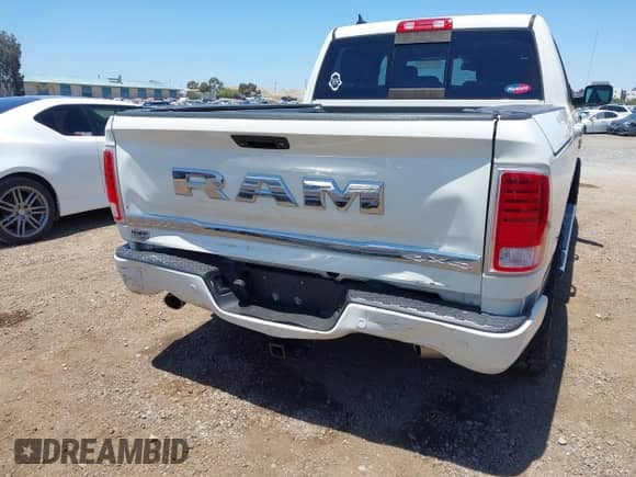 2017 Ram 1500 Limited z VIN 1C6RR7PT0HS560520, wystawiony jako IAAI lot #42294146 z przebiegiem 106 187 mil mil oraz . Historia ofert i sprzedaży dostępna na DreamBid. Obrazek 6.