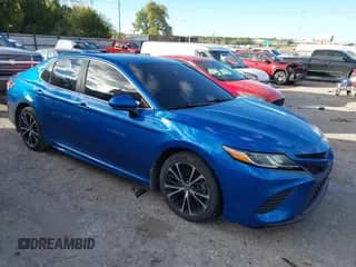 2019 Toyota Camry SE z VIN 4T1B11HK3KU269988, wystawiony jako IAAI lot #43572021 z przebiegiem 98 388 mil mil oraz . Historia ofert i sprzedaży dostępna na DreamBid. Obrazek 1.