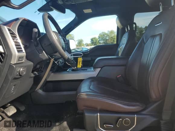 2016 Ford F-150 XLT z VIN 1FTFW1EG5GFA44068, wystawiony jako Copart lot #84649625 z przebiegiem 172 173 mil mil oraz Szkoda całkowita • Salvage title. Historia ofert i sprzedaży dostępna na DreamBid. Obrazek 7.