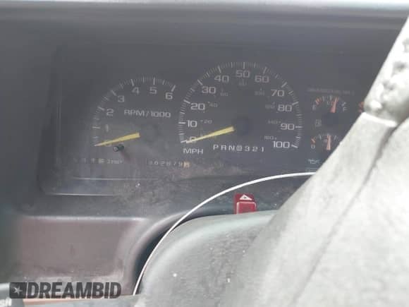 1999 Chevrolet Suburban z VIN 1GNFK16R1XJ302411, wystawiony jako IAAI lot #42547469 z przebiegiem 362 879 mil mil oraz . Historia ofert i sprzedaży dostępna na DreamBid. Obrazek 7.