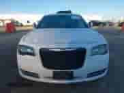 2014 Chrysler 300 S z VIN 2C3CCABG3EH309585, wystawiony jako IAAI lot #43552490 z przebiegiem 265 115 mil mil oraz . Historia ofert i sprzedaży dostępna na DreamBid. Obrazek 12.