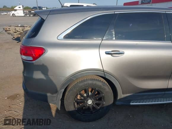 2016 Kia Sorento LX with VIN 5XYPG4A34GG041505, listed as a IAAI auction lot 42820916 with 211,799 mi miles and . Bid and sale history available at DreamBid. Image 19.
