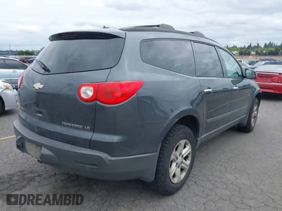 2009 Chevrolet Traverse LS z VIN 1GNEV13D59S142011, wystawiony jako IAAI lot #42514632 z przebiegiem 163 103 mil mil oraz . Historia ofert i sprzedaży dostępna na DreamBid. Obrazek 4.
